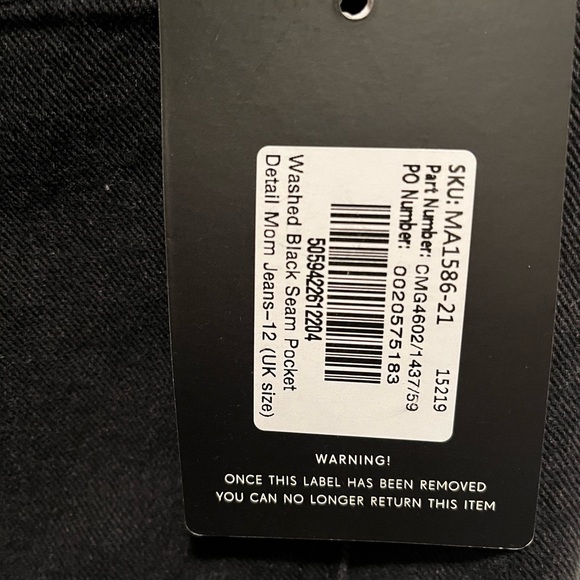 Pretty Little Thing Black Mom Jeans - Picture 5 of 6